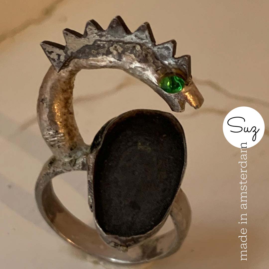 RING // magic dragon